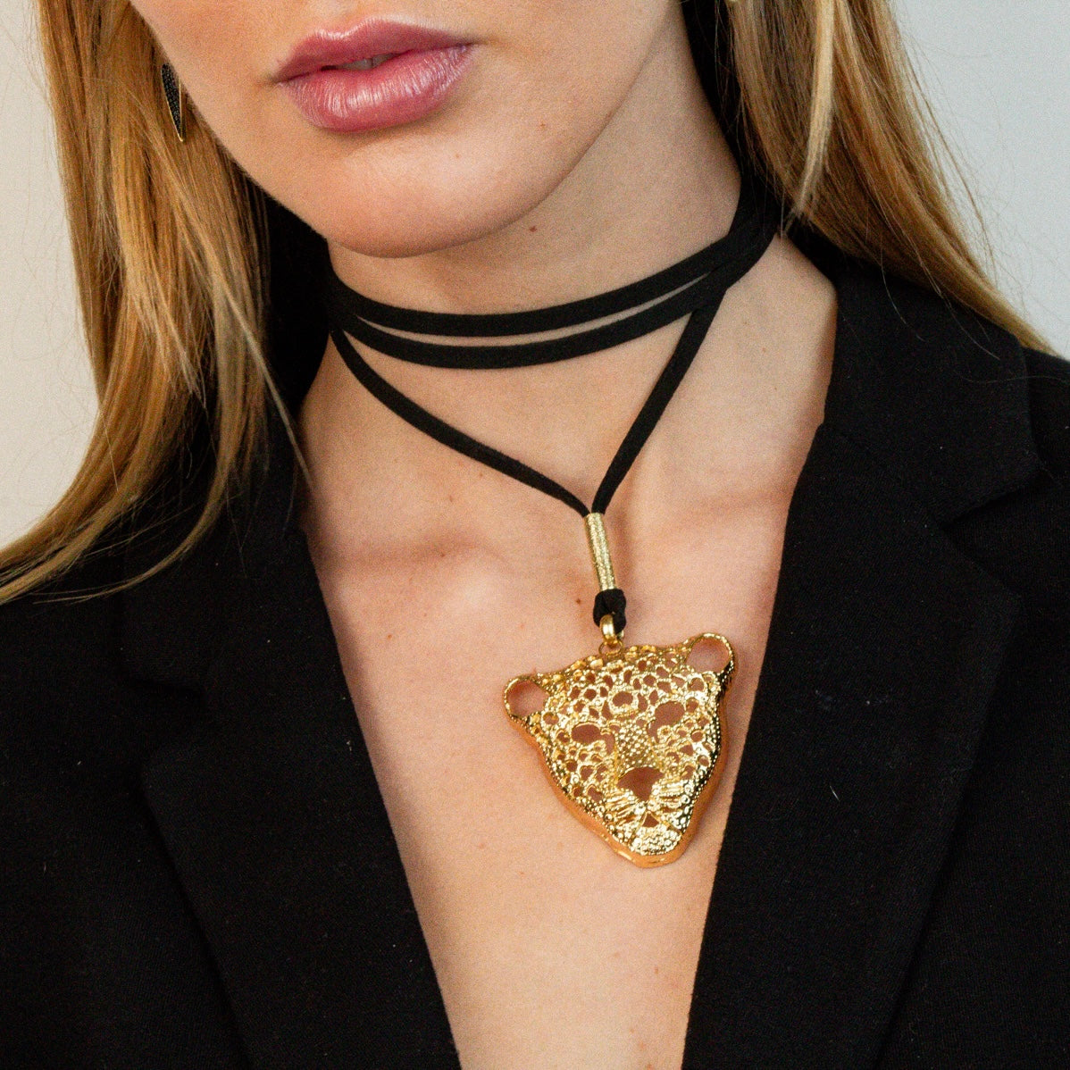Collar Gamuza Chita
