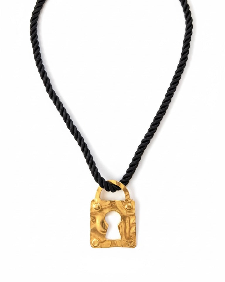 Collar Candado Cordón