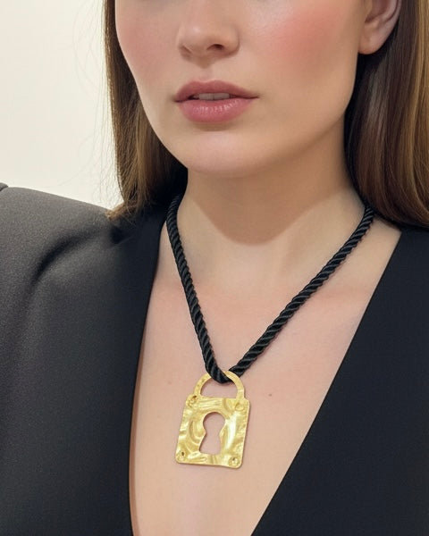 Collar Candado Cordón
